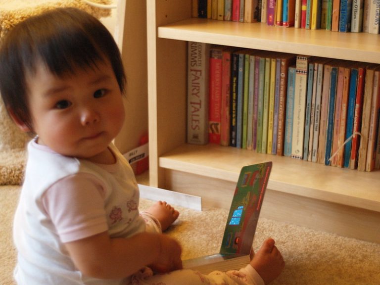 Organize a kid’s bookshelf – 7 fun ways.